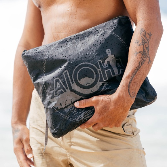 ALOHA Collection Black Waikiki Seal Max Pouch New NWT - Picture 2 of 5